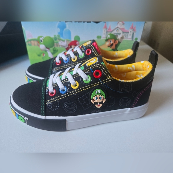 Nintendo Super Mario & Luigi Kids Low-Top Sneakers – Size 13 - Picture 1 of 7